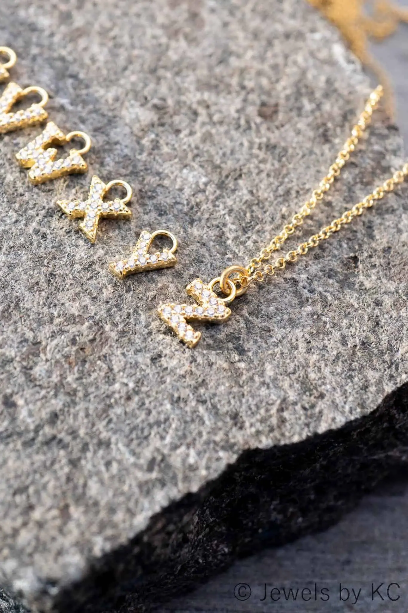 ketting-initialen-606qhd.webp ketting initialen - Afbeelding 1
