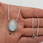 ketting met edelsteen