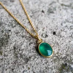 ketting met edelsteen